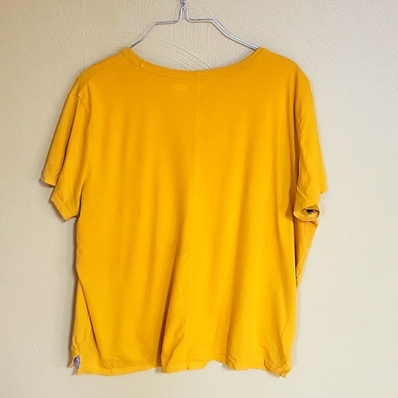 Old Navy large yellow gold tshirt - Picture 4 of 4
